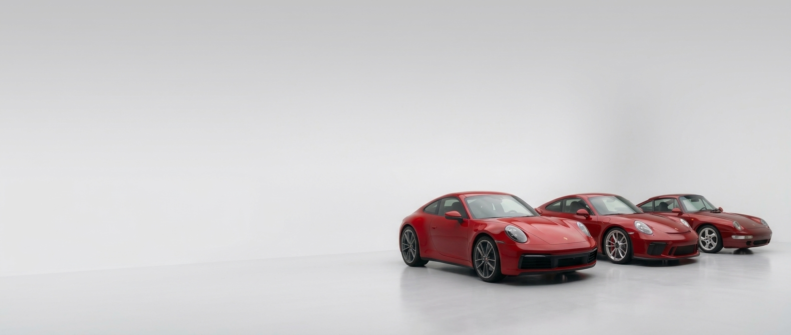 Trois générations de Porsche 911 rouges en studio